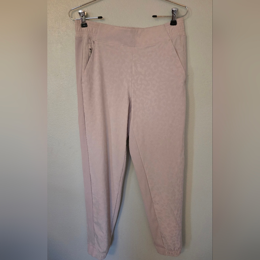 Athleta | Beige Leopard Brooklyn Textured Athletic Jogger Pants Size 6 - Picture 4 of 13